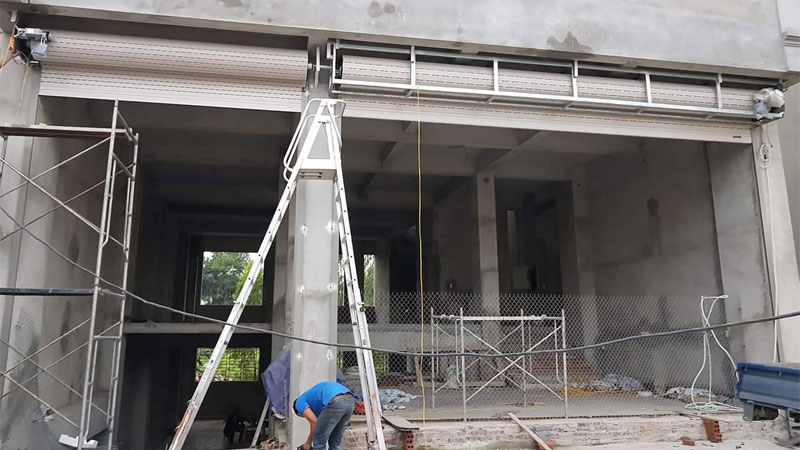 Cách Xây Tường Để Chờ Lắp Đặt Cửa Cuốn